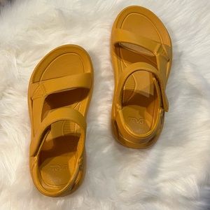 Teva Women’s Hurricane Drift / Size 5 / Sunflower